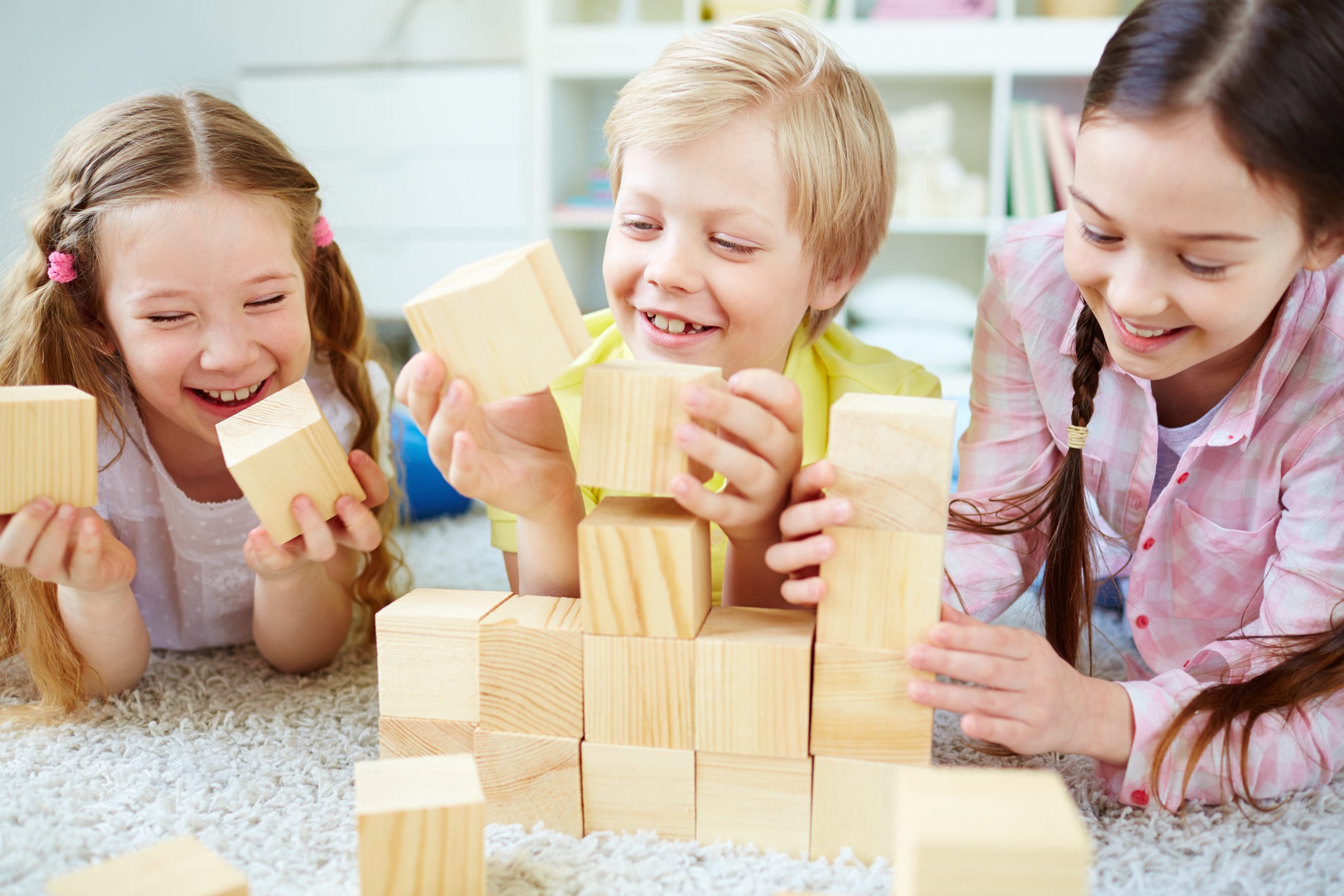 bloques de construcción de madera para niñas y niños