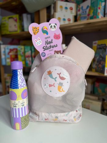 pack regalo comunión infantil con mochila antiarena toalla microfibra y botella reutilizable