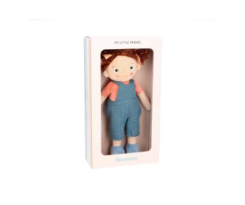 Muñeca de tela Pequeña Sophia de Monnëka presentada en su caja